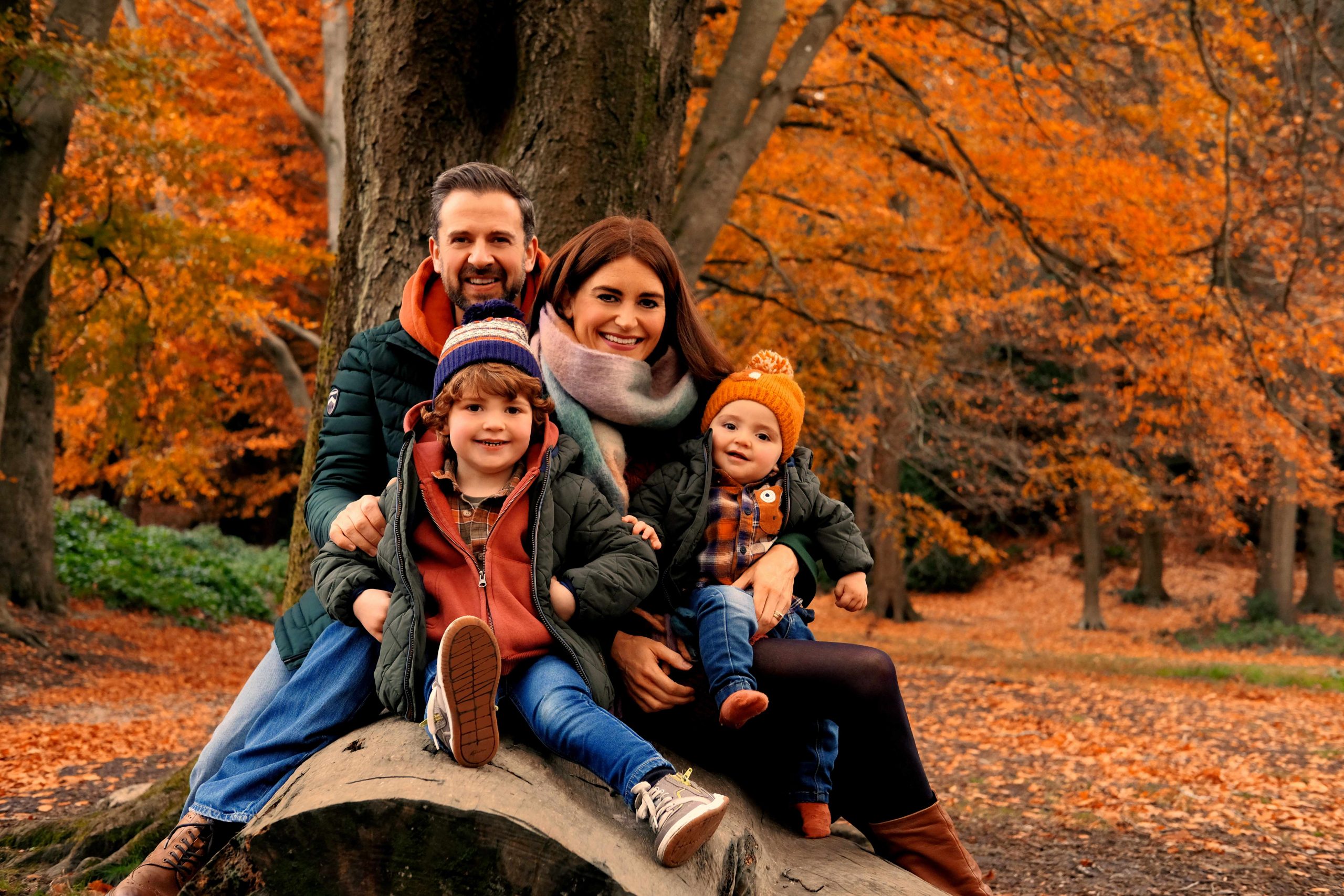 outdoor autumn family photoshoot